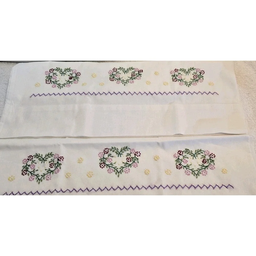 PAIR OF VINTAGE LADY‎ PEPPERELL EMBROIDERED, CROSS STITCH STANDARD PILLOWCASES